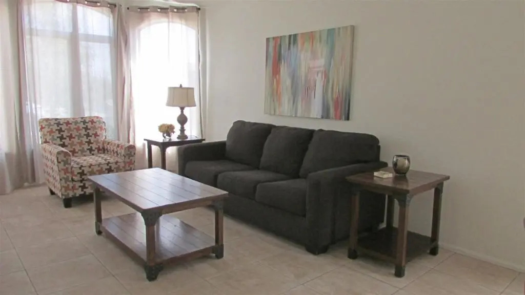Cozy house near I-10 with pool heater, hot tub, BBQ