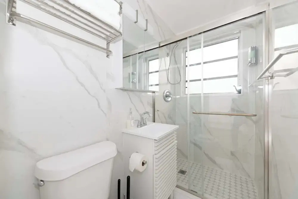 Sunny 2BR Miami Beach Apartment, Perfect Location