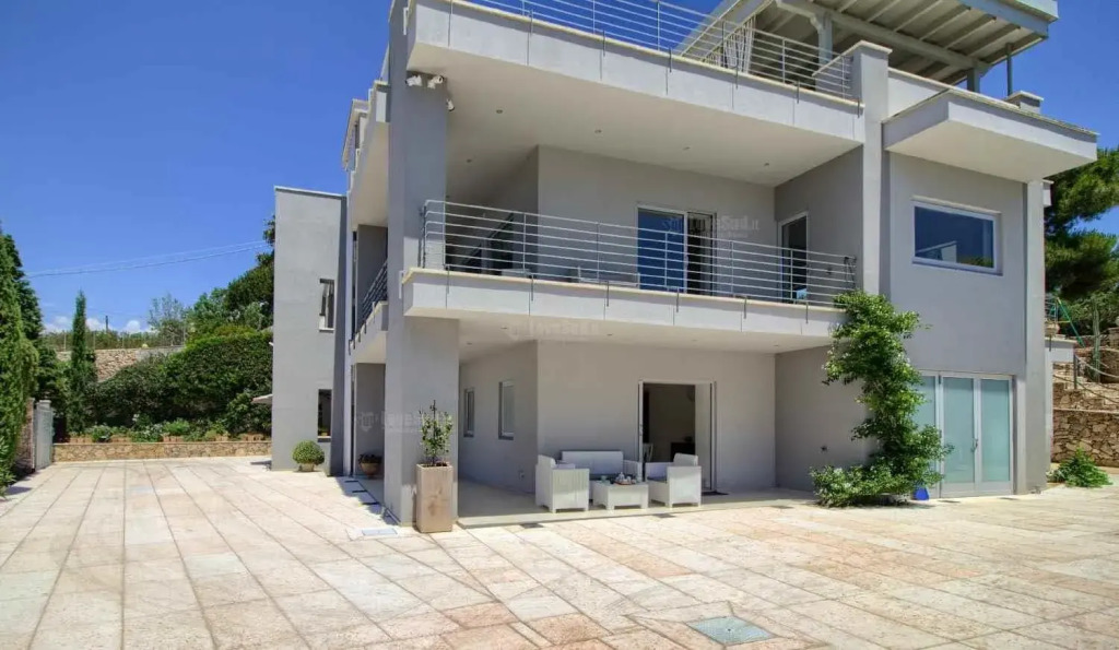 Apt B - Beach View Villa Controvento