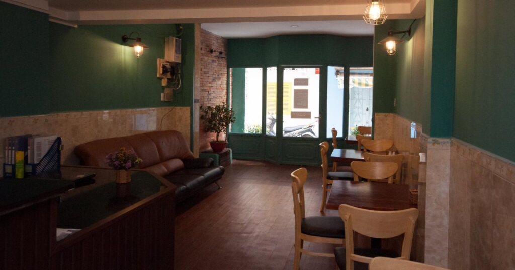 The Prince of Whales Hostel & Bar