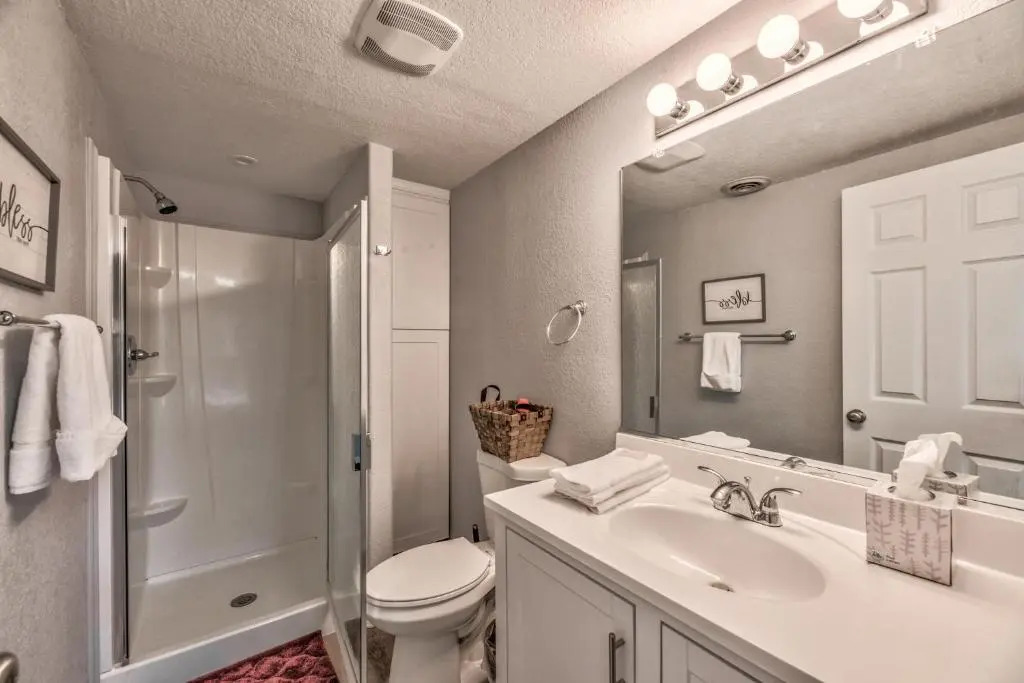 Cozy Up Haus, 3BRs, Game Room, Deck, Wi-Fi, Sleeps 8