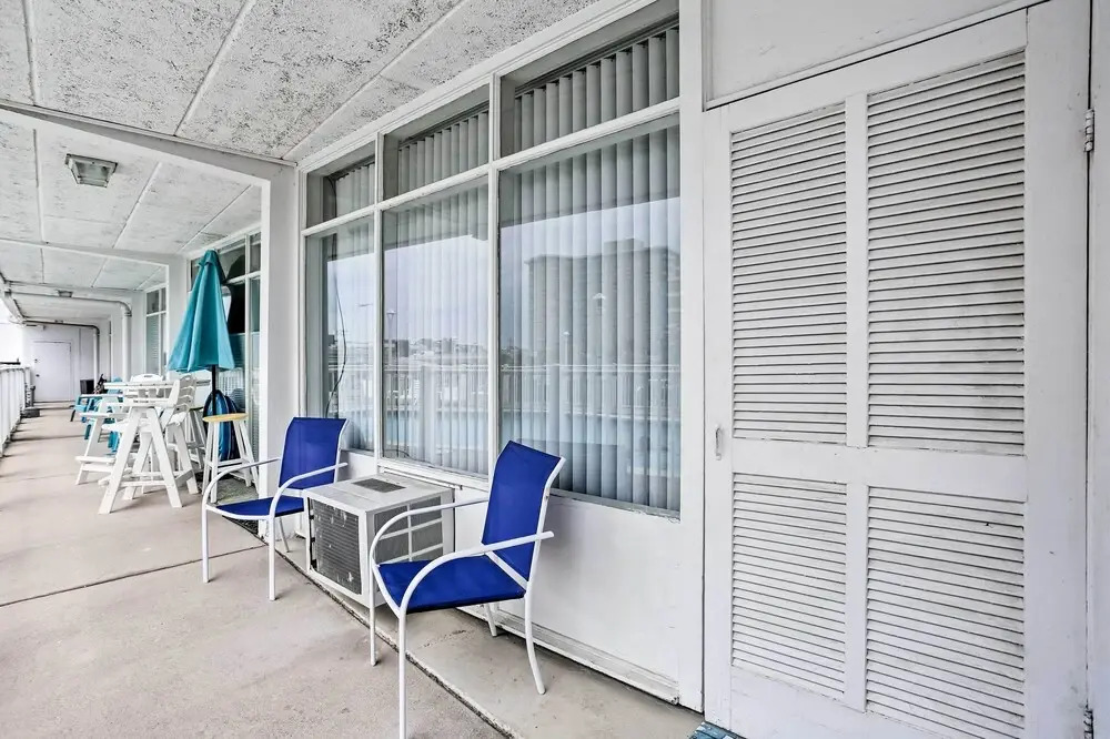 Virginia Beach Studio w/ Balcony + Pool View!