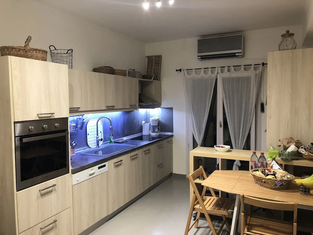 Luxury Apartment Sea View Garden Parking