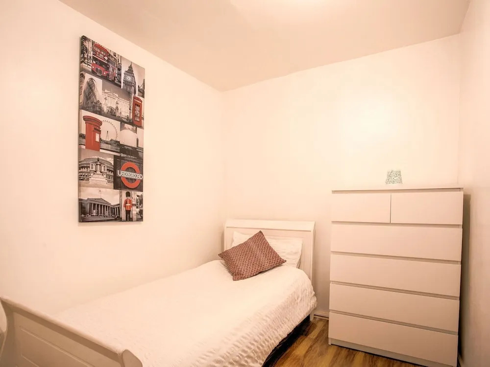 Restful Apartment in London near Westfield Shopping Center