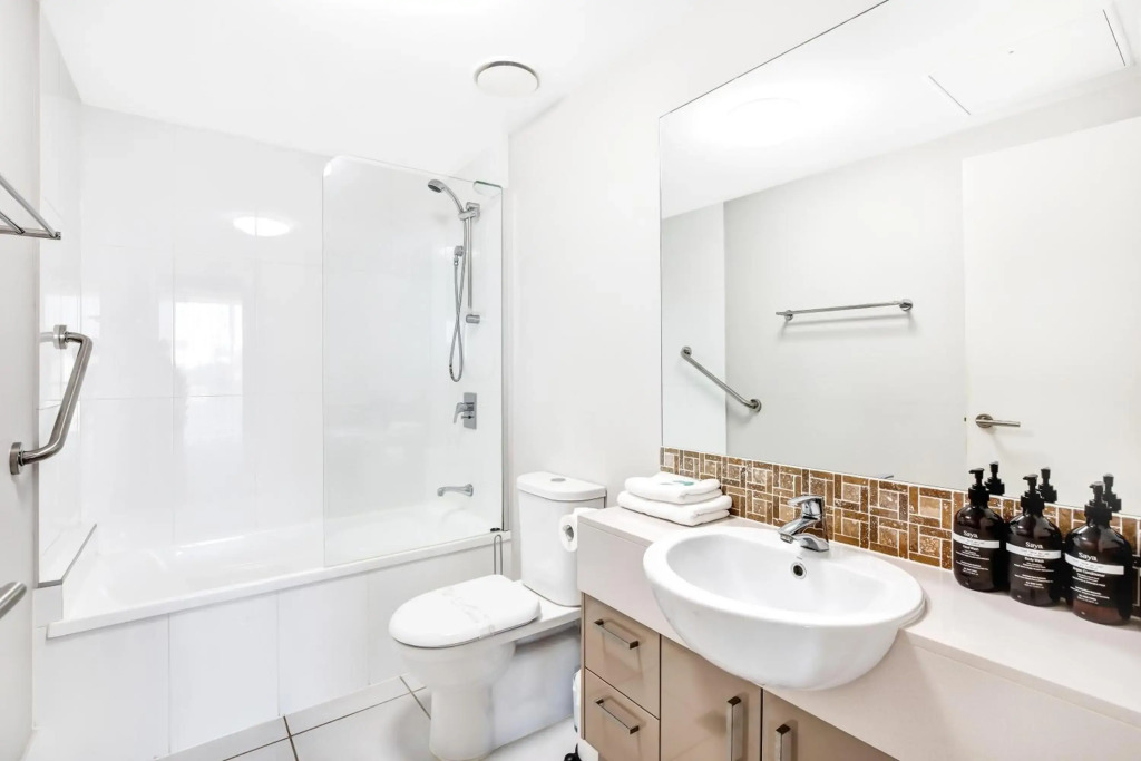 Central Kings Beach 2 BR APT w Pool and Spa access