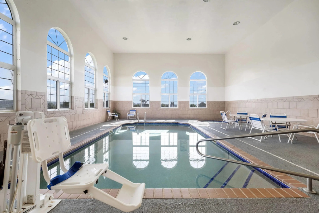 Howard Johnson by Wyndham Oacoma Hotel & Suites
