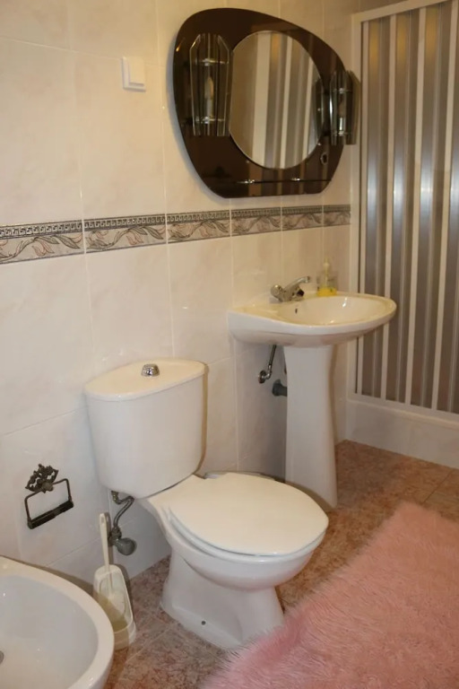 3 Bedroom Apartment in a Ground Floor of a Vila Wseparate Kitchen Living Room