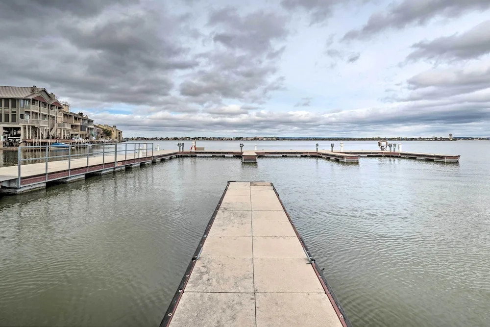 Horseshoe Bay Townhome w/ Patio & Outdoor Pool!