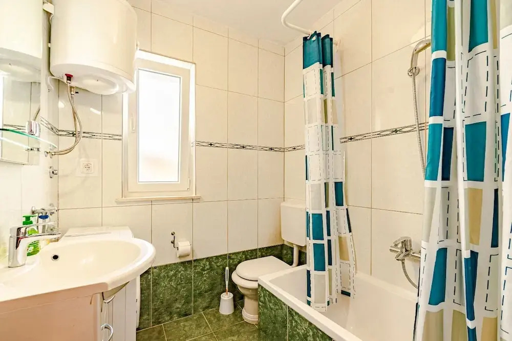 Mir - Perfect Location & Cosy - A1