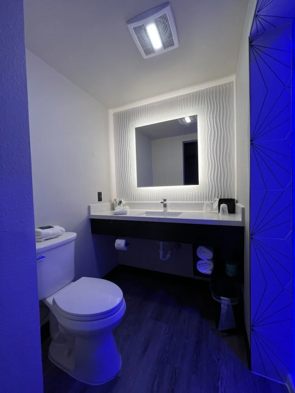 Imperial Suites, Adults Only