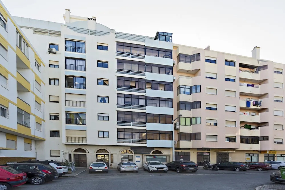 Gulbenkian in Faro With 2 Bedrooms and 1 Bathrooms