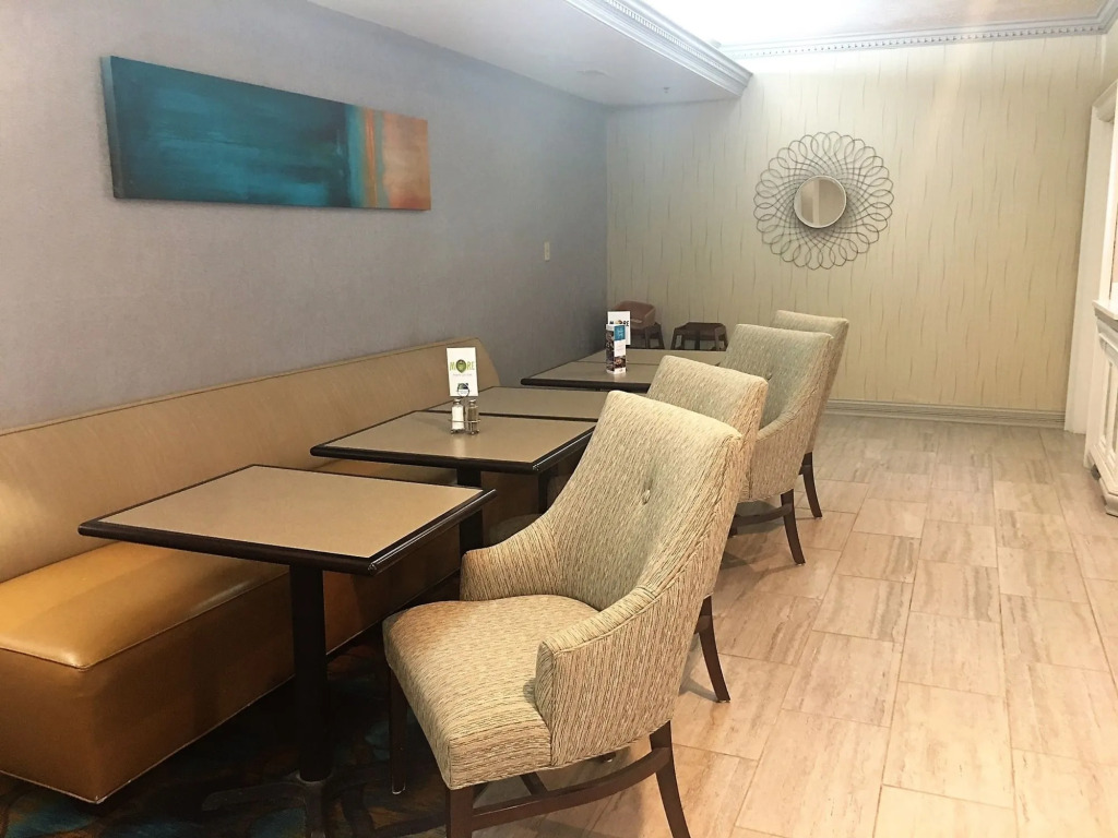 Holiday Inn Express & Suites - North Carmel / Westfield by IHG