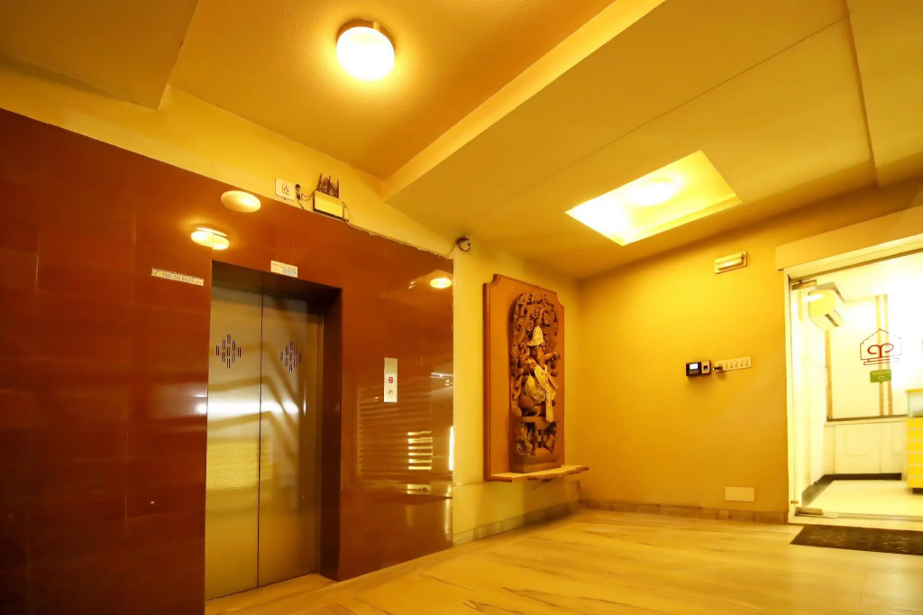 Ashish Palace - A City Centre Hotel