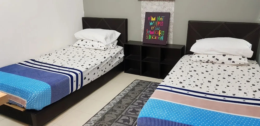 Fahaz Lumut Homestay