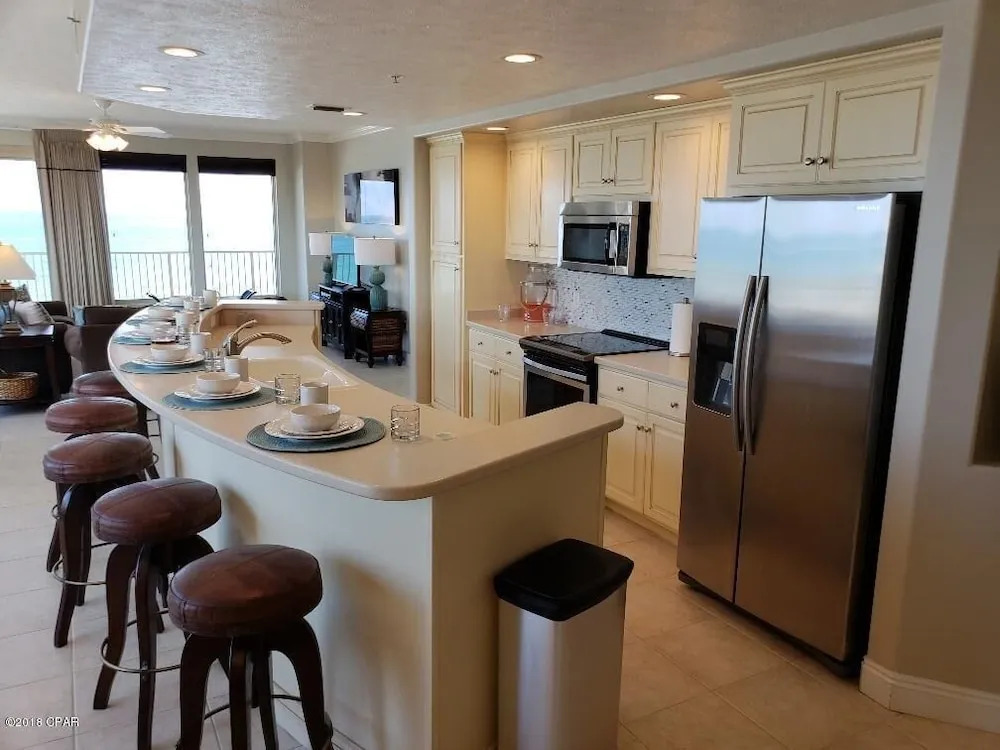Cozy Condominium with Astonishing View from Spacious Balcony - Unit 0401 by RedAwning
