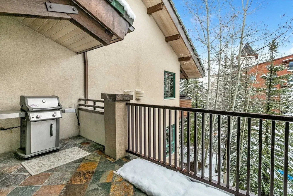4 Bedroom Antlers Vacation Rental With Incredible Slopeside Views And Just A Short Walk To Gondola And Lionshead Village