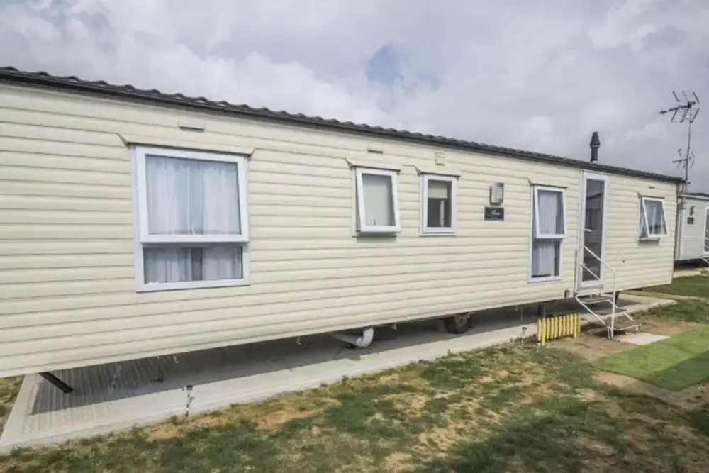 Caravan - Sleeps 10 - Pet Friendly - Parking