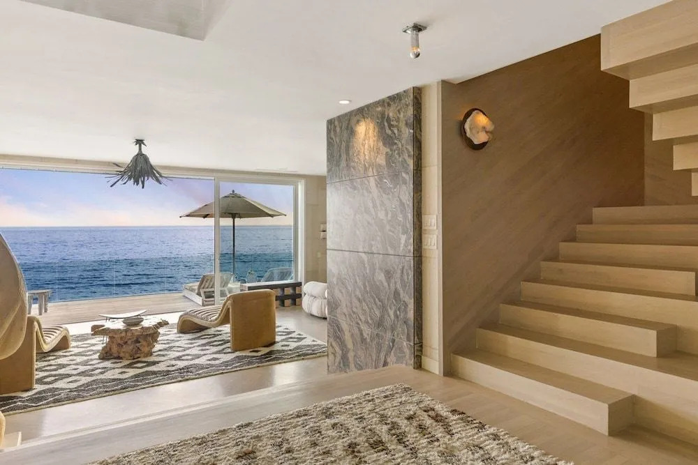 Villa Beach Essence