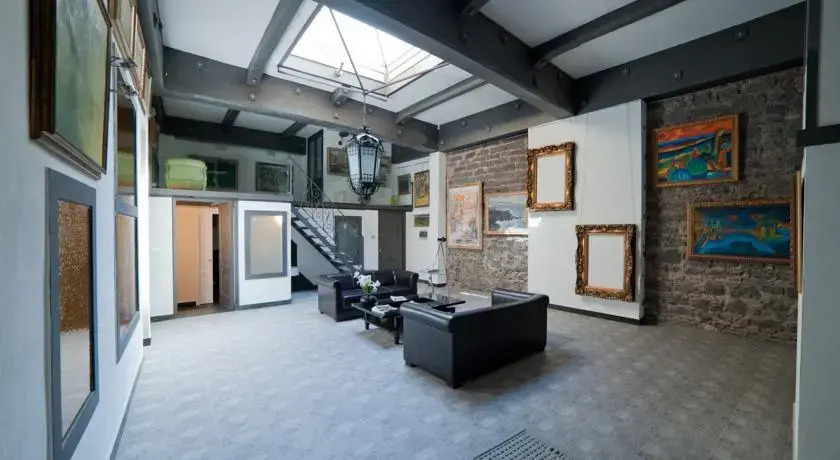 Cromatico Art House