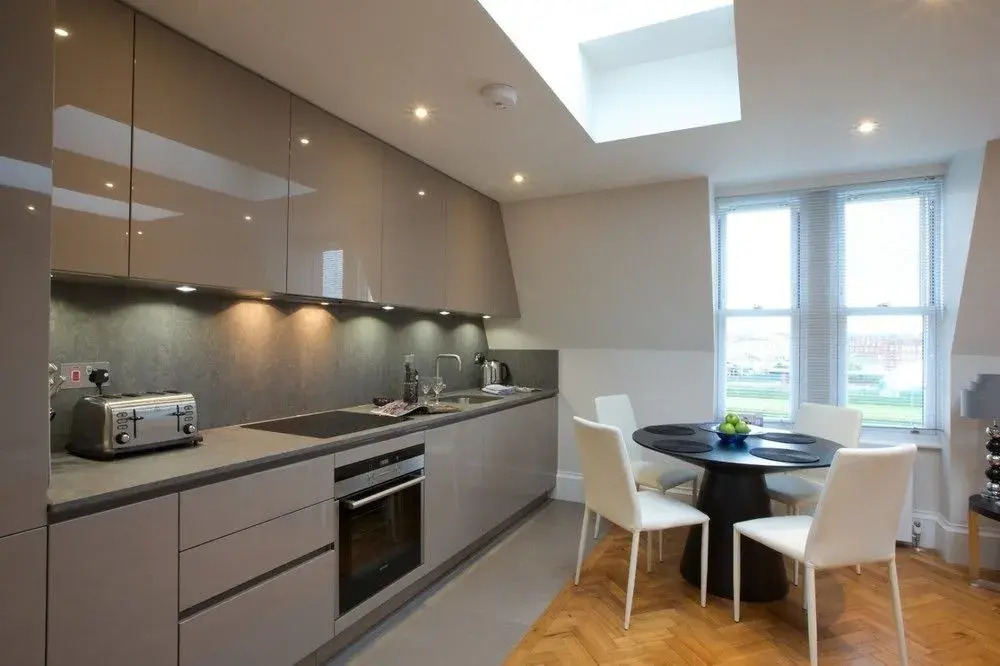 Bright Hazlitt Road Apartment