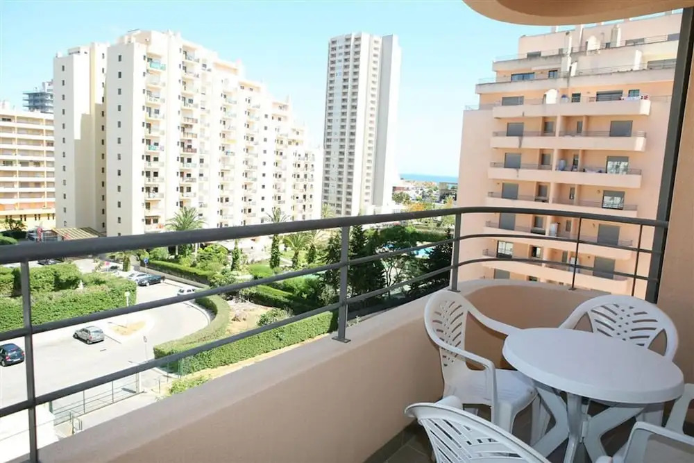 15 in Portim o With 1 Bedrooms and 1 Bathrooms
