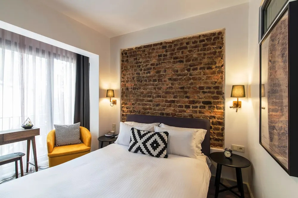 G Flats & Serviced Apartments - Adult Only