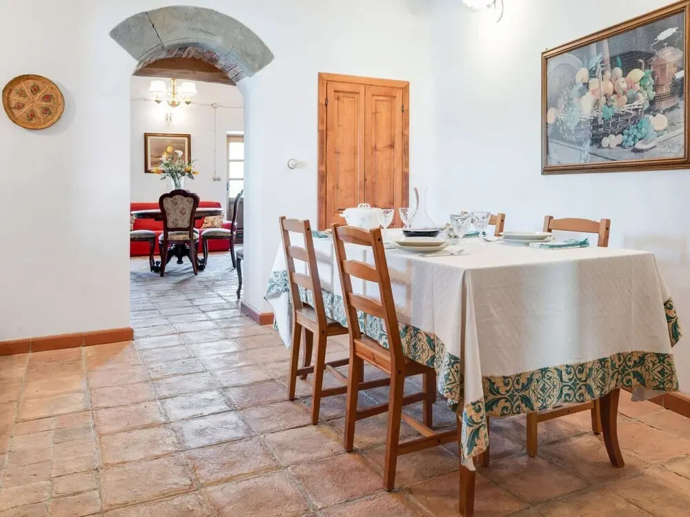 Flat with heated hot tub and shared pool