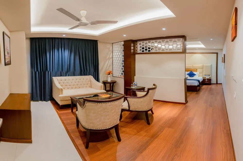 Hotel Orchid Resort