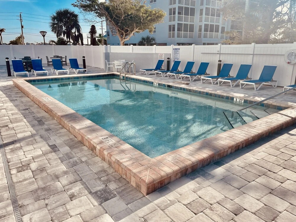 Beach Villas 703 Gulf-View with Pool, Beach Access & BBQ Area