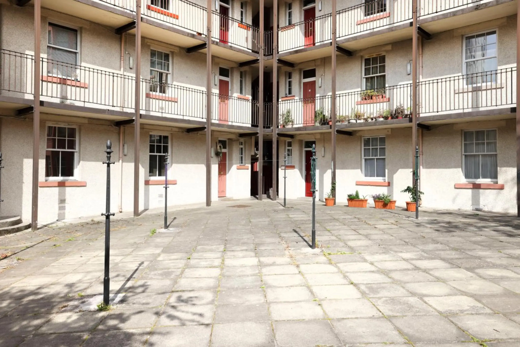 Stunning 2 Bed Apt Nr The Royal Mile & The Castle