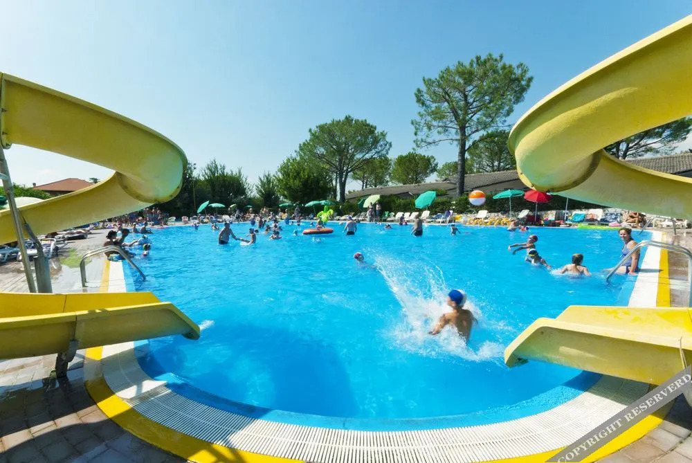 Albatross Mobile Homes on Camping Cisano & San Vito S. p. A