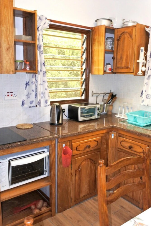 Studio in Mahe, With Wonderful sea View, Furnished Terrace and Wifi -