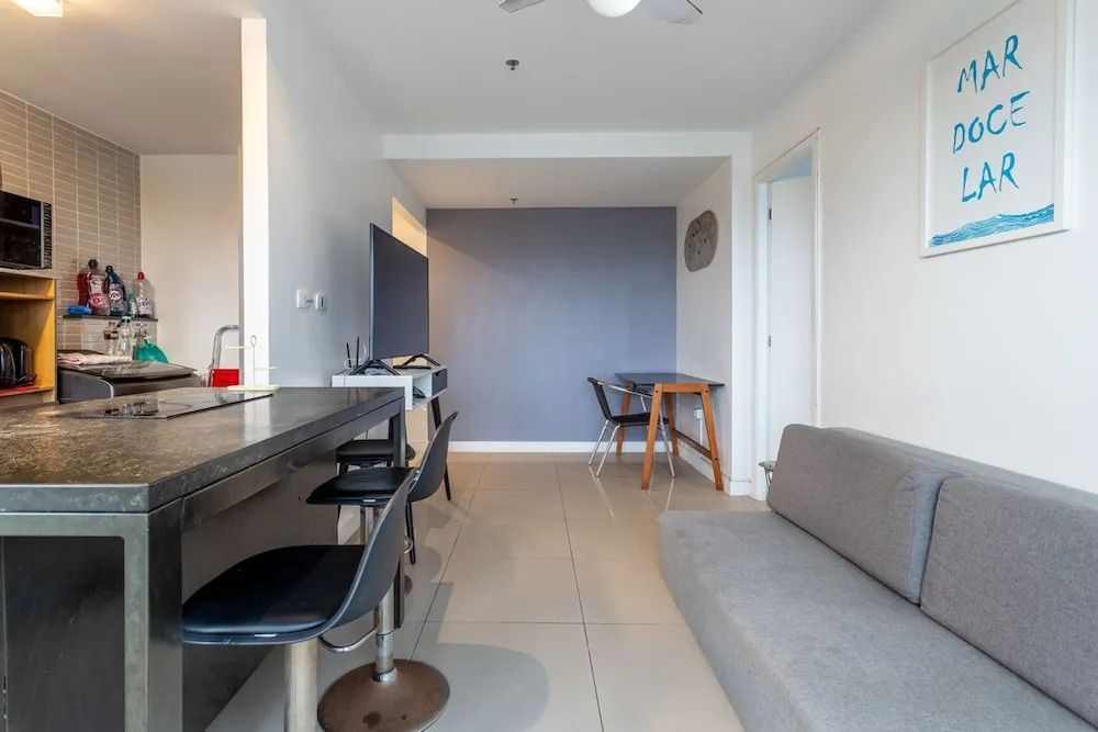 Apto Pet Friendly c 2 su tes e Garagem na Barra