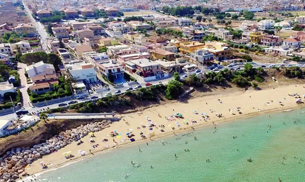 Apartment with 2 Bedrooms in Avola, with Enclosed Garden - 150 M From the Beach