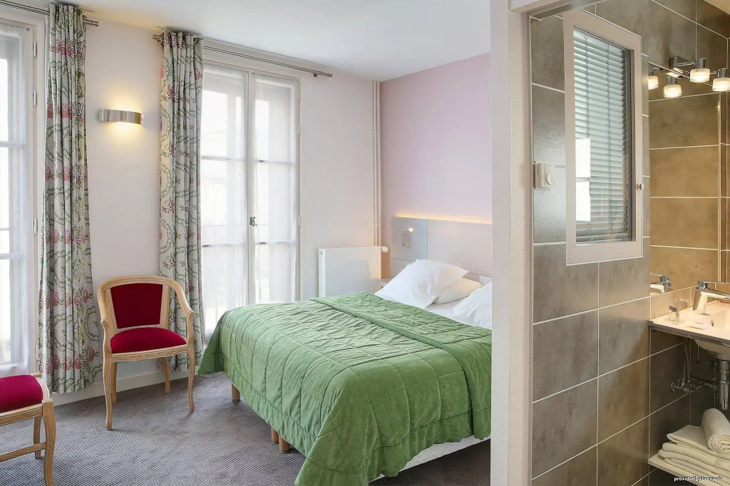 Logis Hôtel Restaurant Le Dauphin et Le Spa du Prieuré