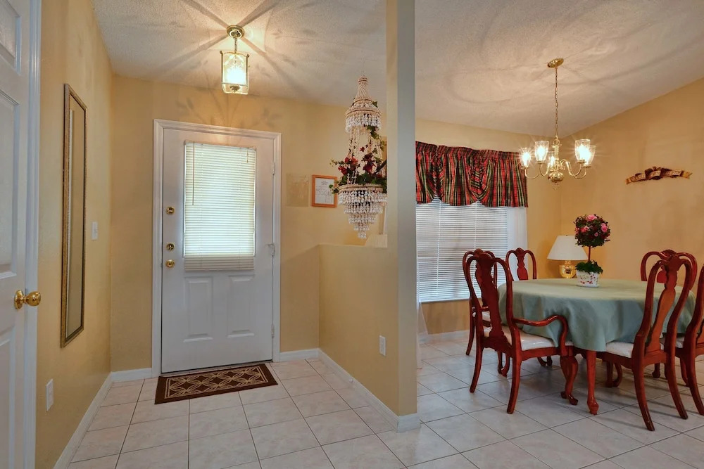 Greater Groves 3 Bedroom House w Pool - 5205GG