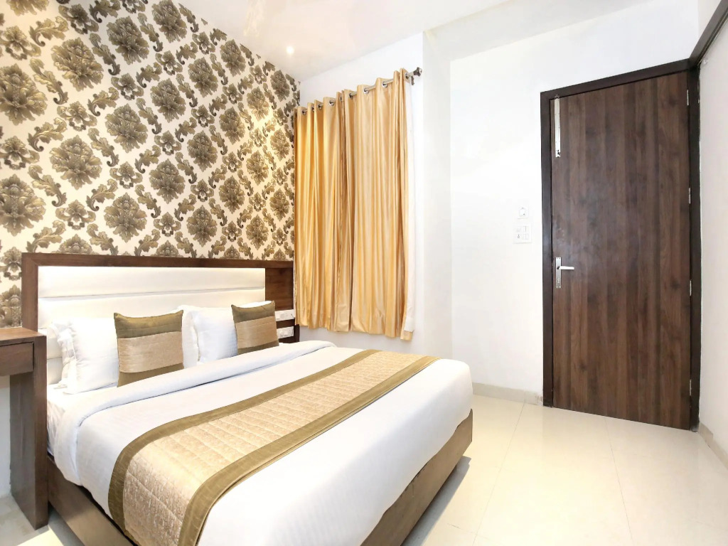 OYO 11680 Hotel Grand Star