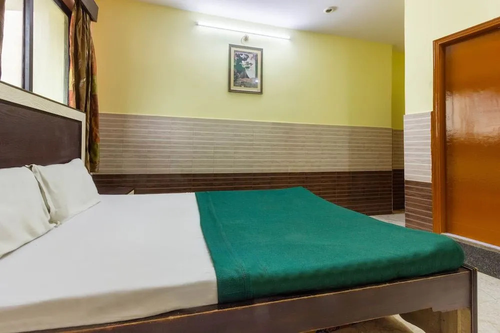 Spot On 46066 Hotel Azizia Residency