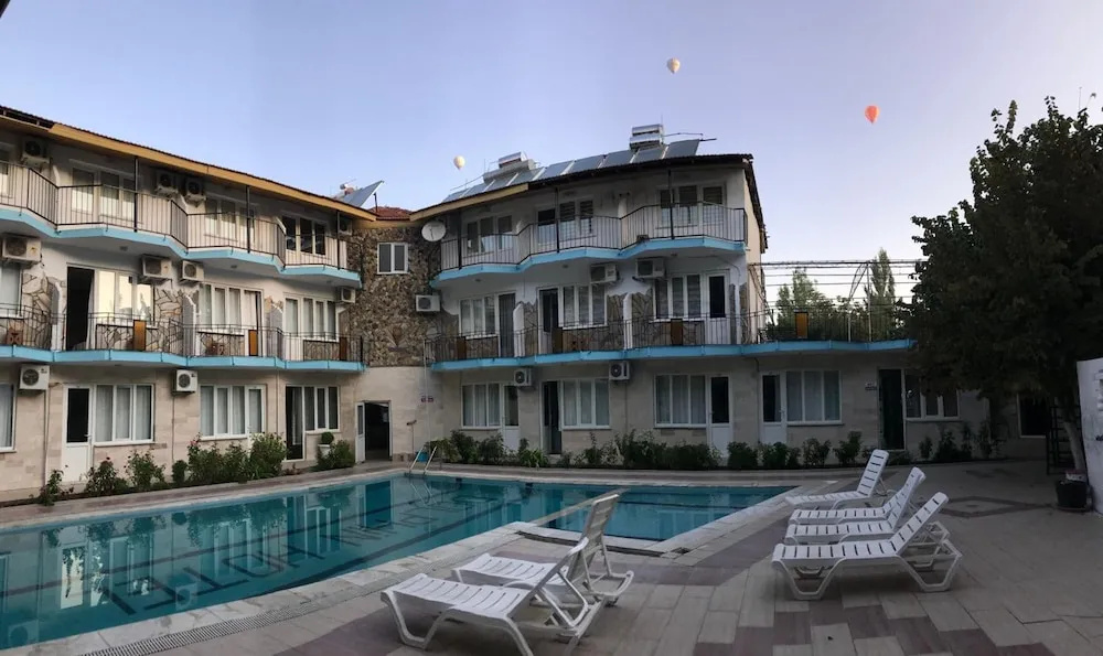 Dolphin Yunus Hotel