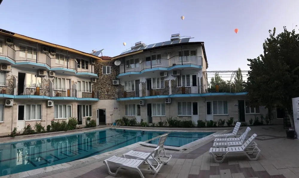 Dolphin Yunus Hotel