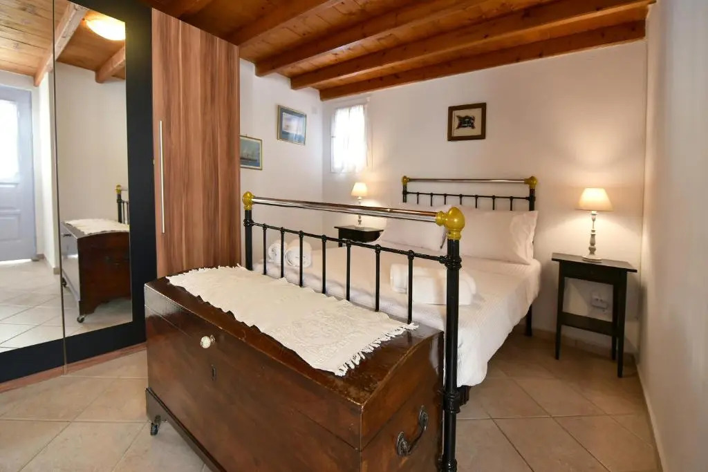 Arco I/ Downtown Rustic Apartment/4 min from port
