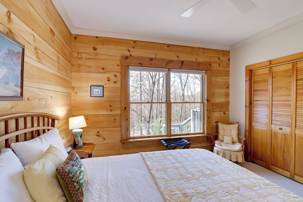 Family-Friendly Jasper Cabin with Deck