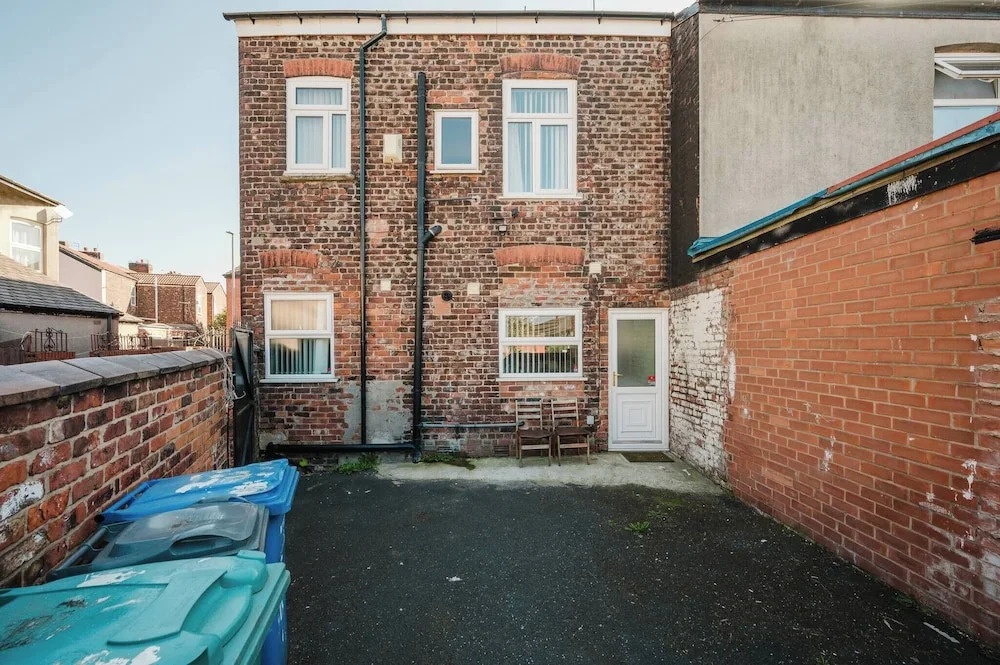 6-bed Manchester Holiday