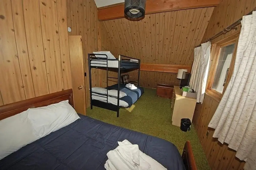 1116 Golden Bear 3 Bedroom Cabin by RedAwning