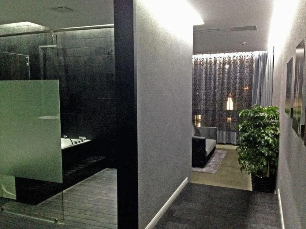 Air Hotel