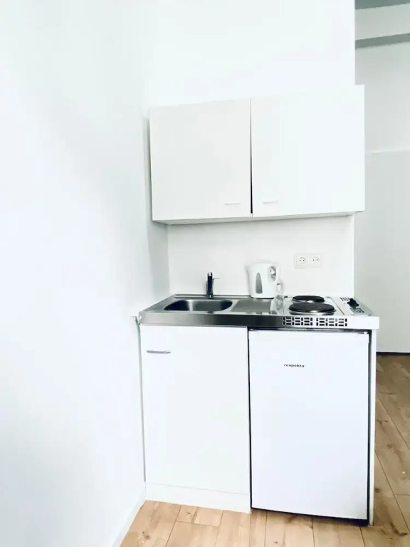 Spacious 8BR Apt with Terrace 16P