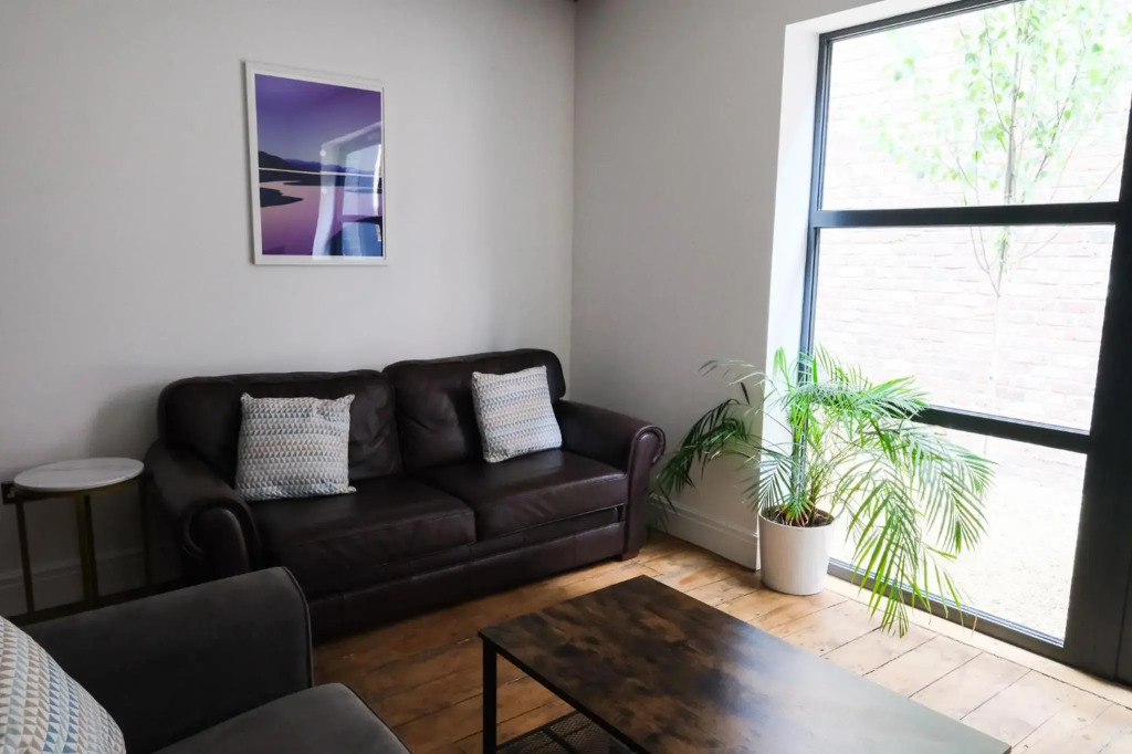 The Eden Warehouse - Pink Apartment (sleeps 4)