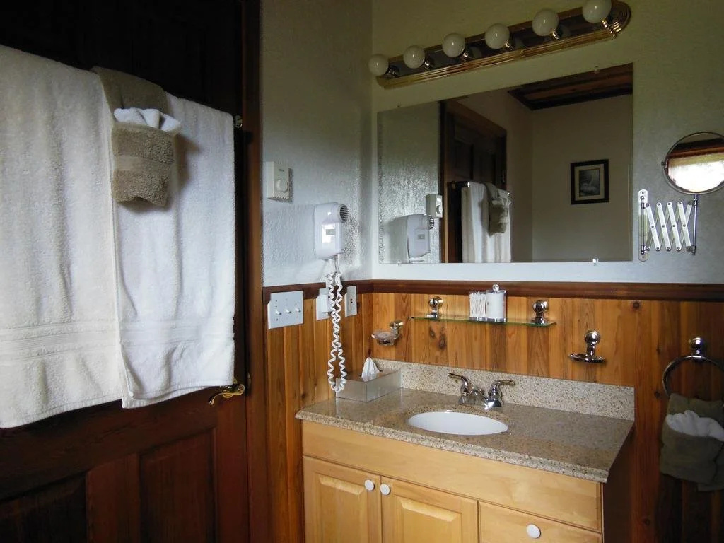 Blue Grouse Country Inn Bed & Breakfast