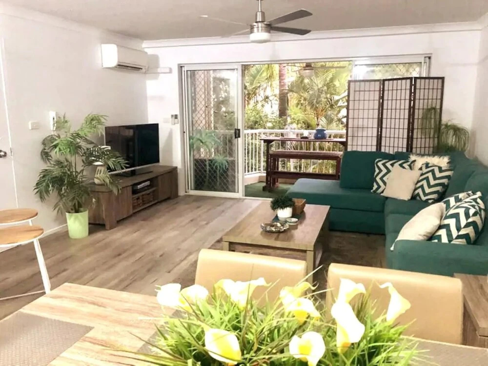Newly Renovated Unit 250m To The Beach