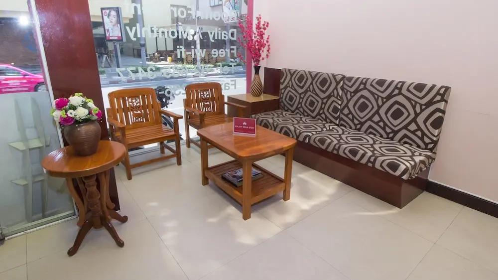 ZEN Rooms Surasak 1